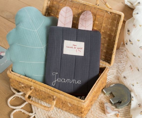 Cadeau de naissance personnaliser grâce à la broderie
